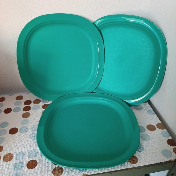 Set of 3 Tupperware Square Teal Color Plates  NEW - Picture 1 of 6
